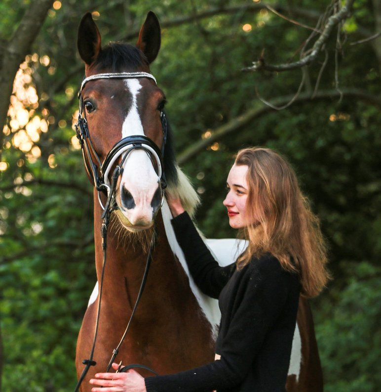 Joys en haar paard Tab